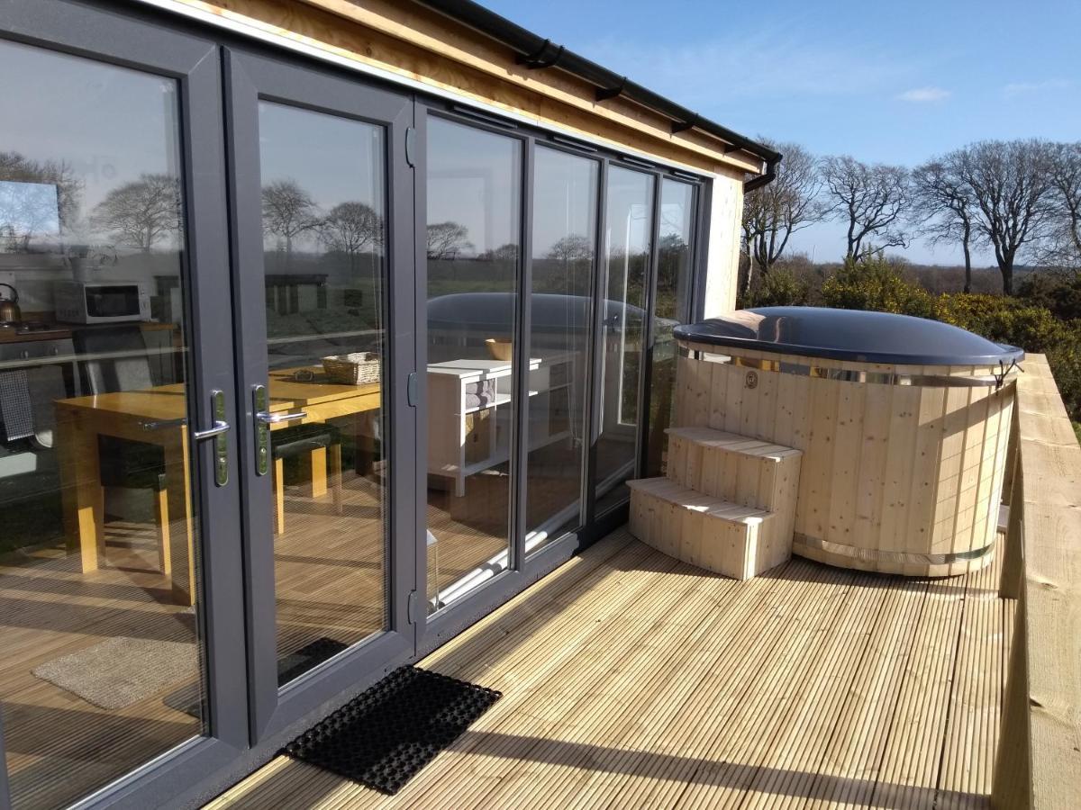 Cleeves Cabins Ailsa Luxury Lodge With Hot Tub Dalry  Εξωτερικό φωτογραφία